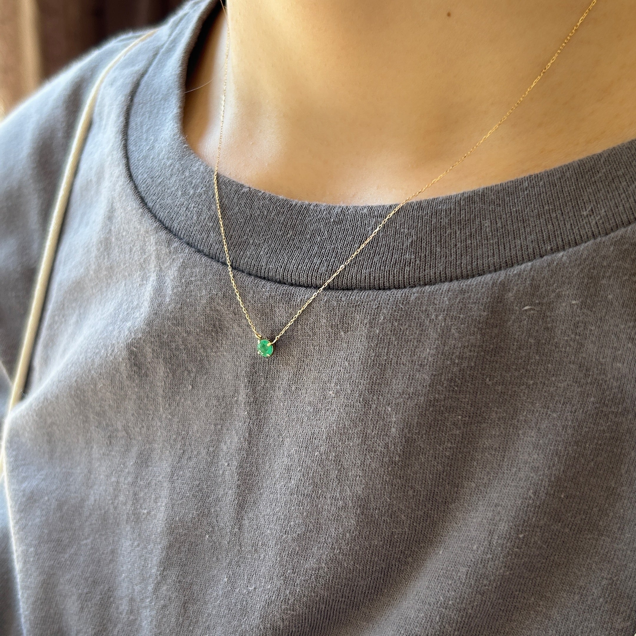 K18ラウンド型エメラルドネックレス