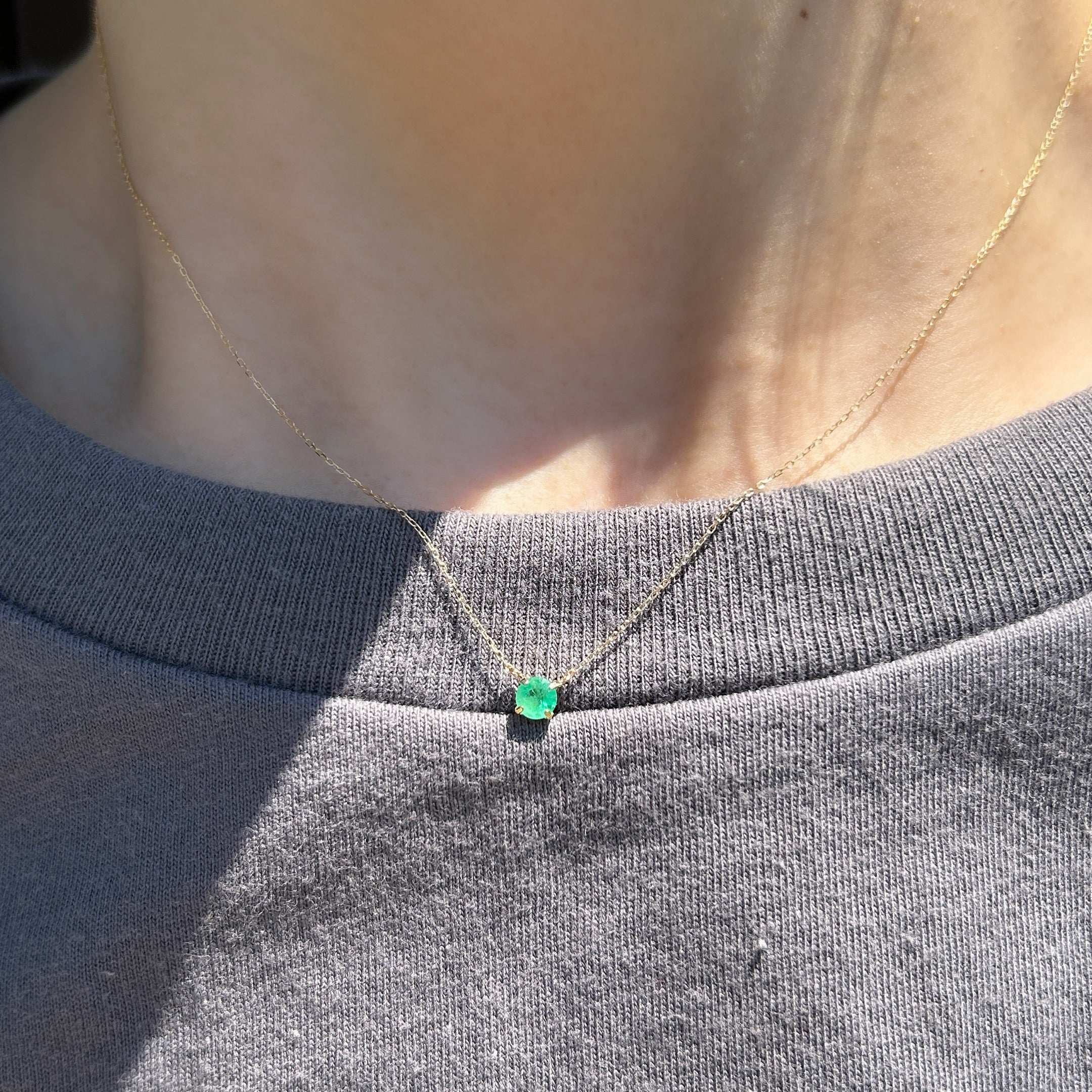 K18ラウンド型エメラルドネックレス