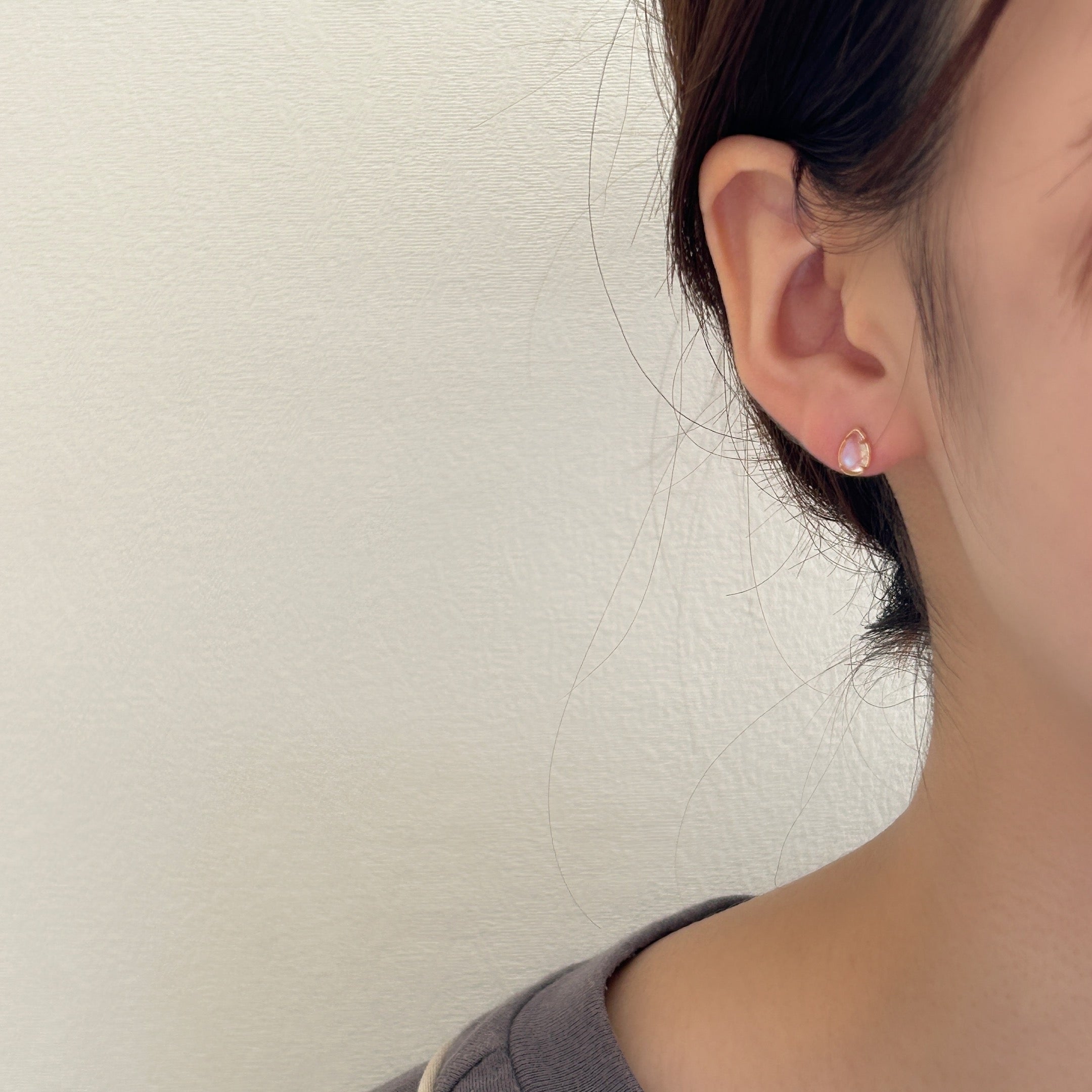 K18ロイヤルブルームーンストーンツユピアス