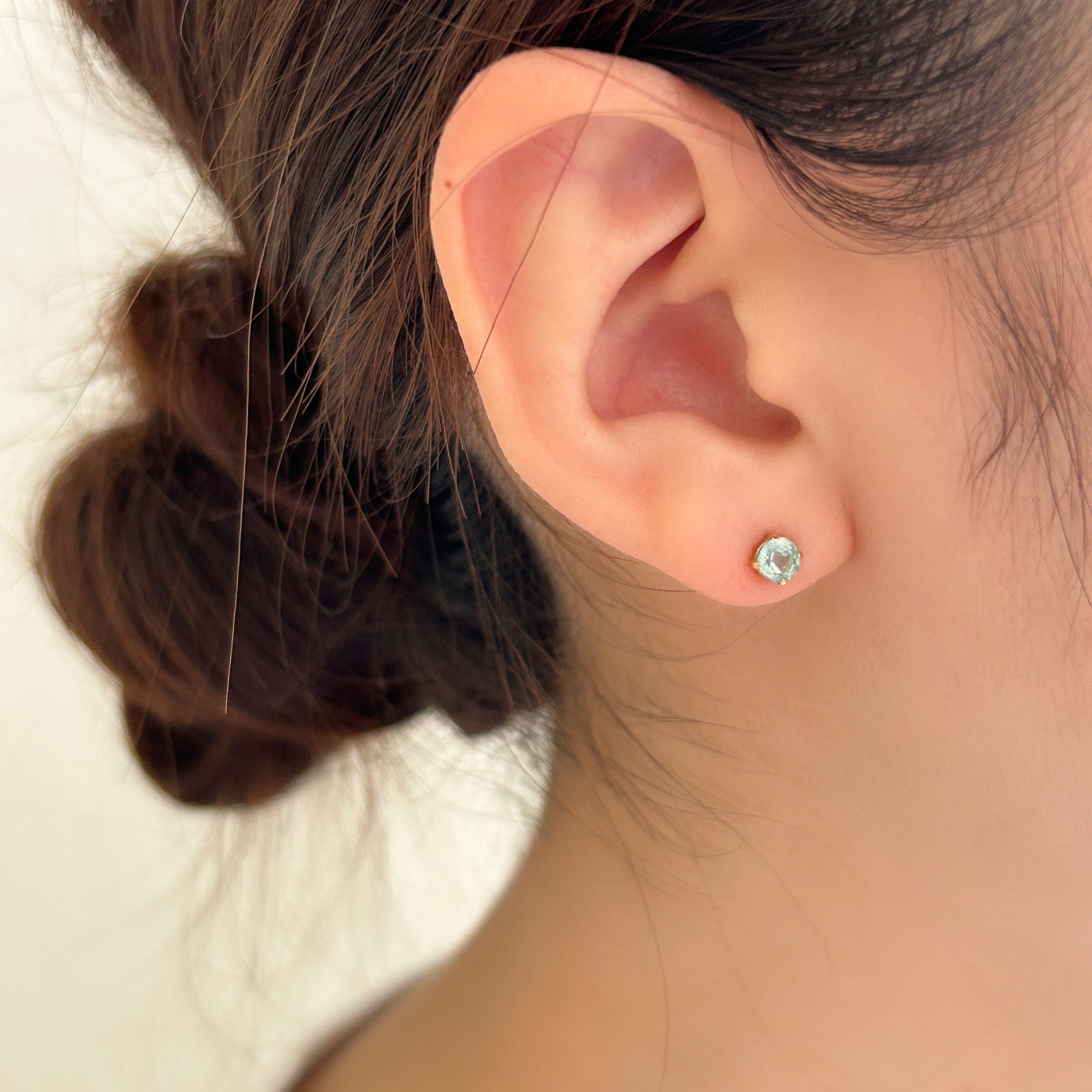 K18ミントカヤナイトピアス