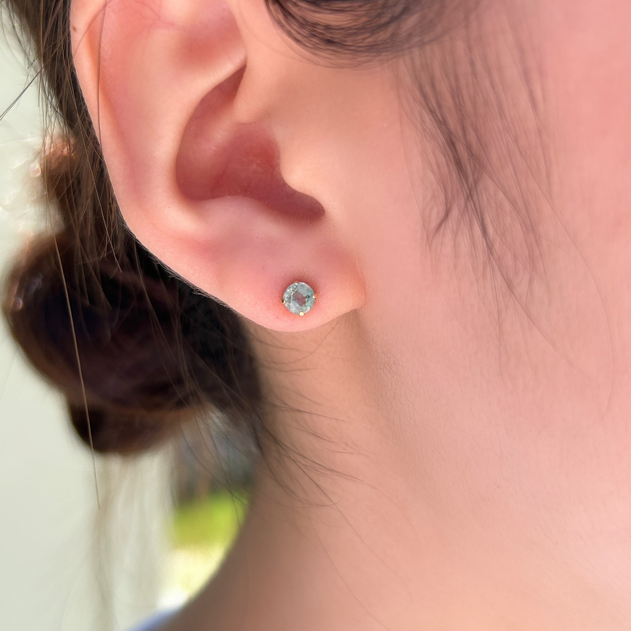 K18ミントカヤナイトピアス