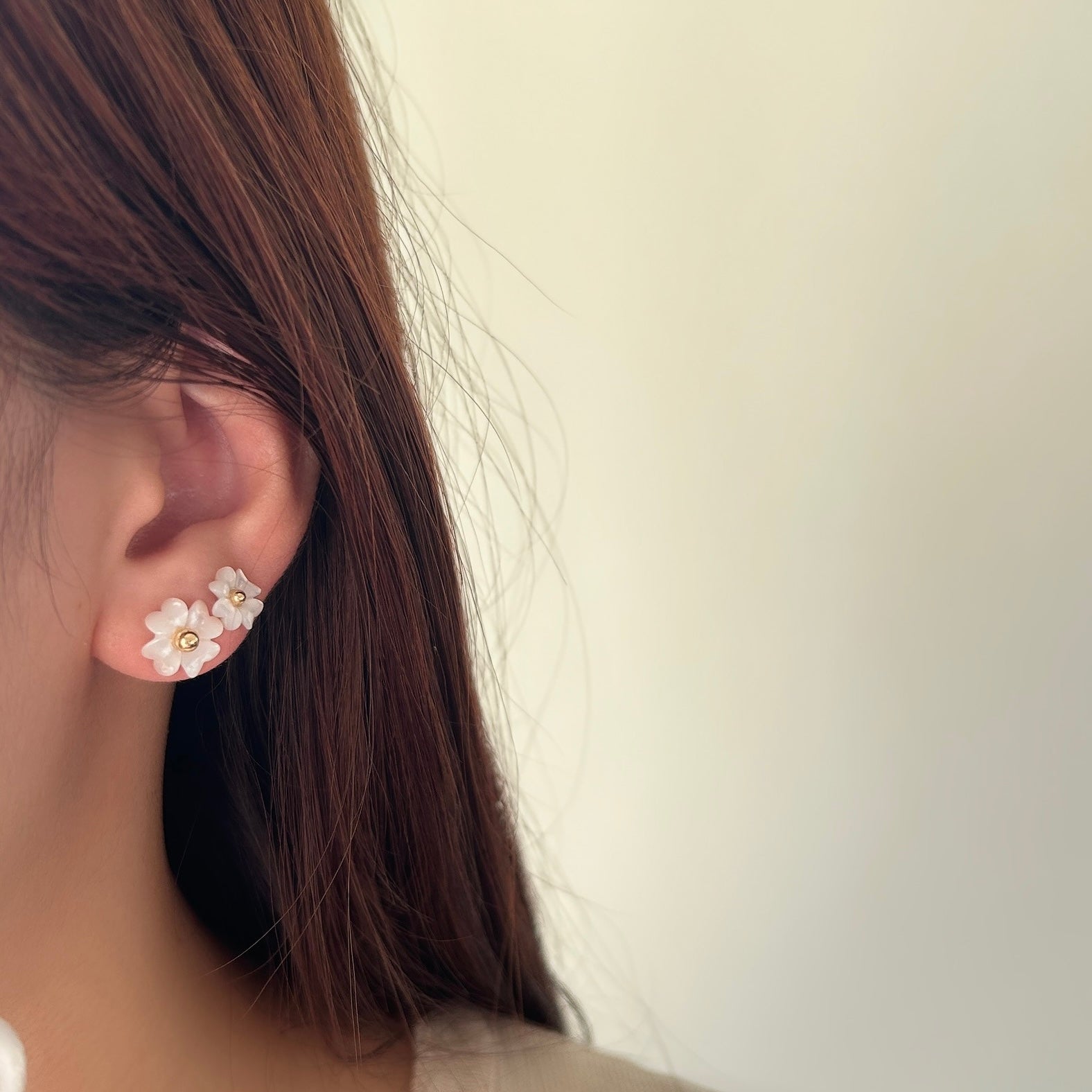 K18白蝶貝フラワー小(4枚)ピアス