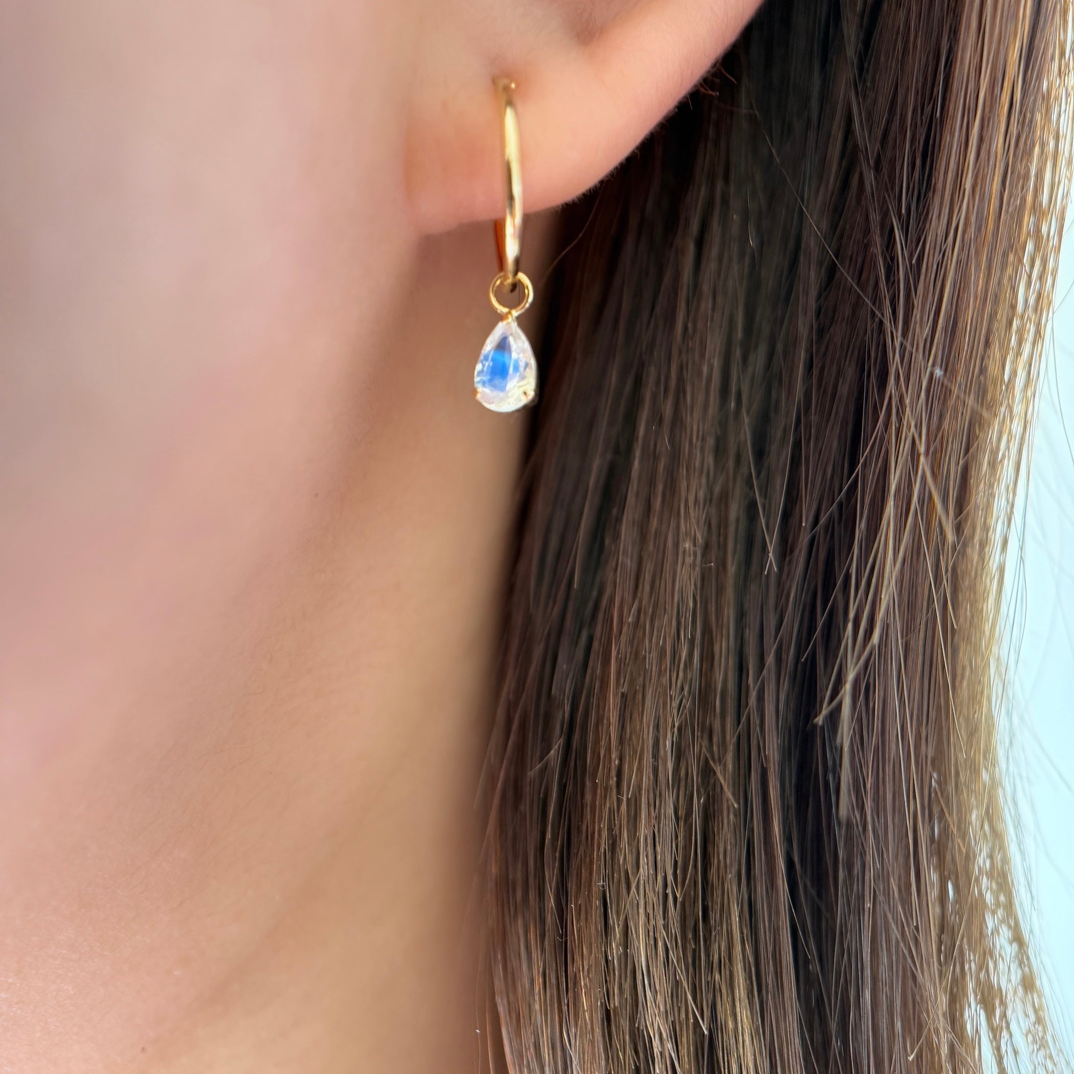 K18ロイヤルブルームーンストーンツユチャーム(片耳)