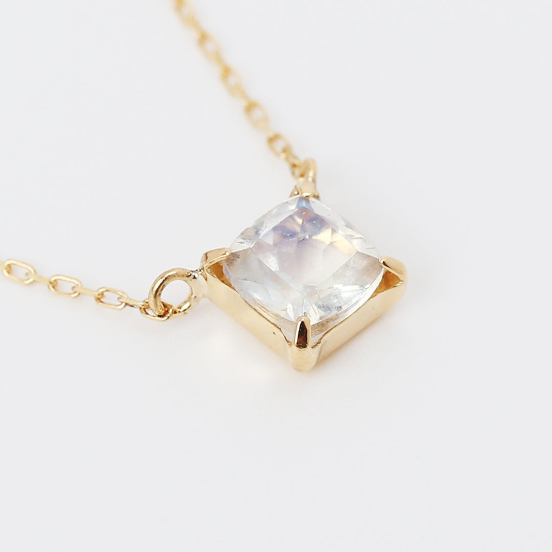 レディース【新品】K18YG ムーンストーン ネックレス 0.80CT