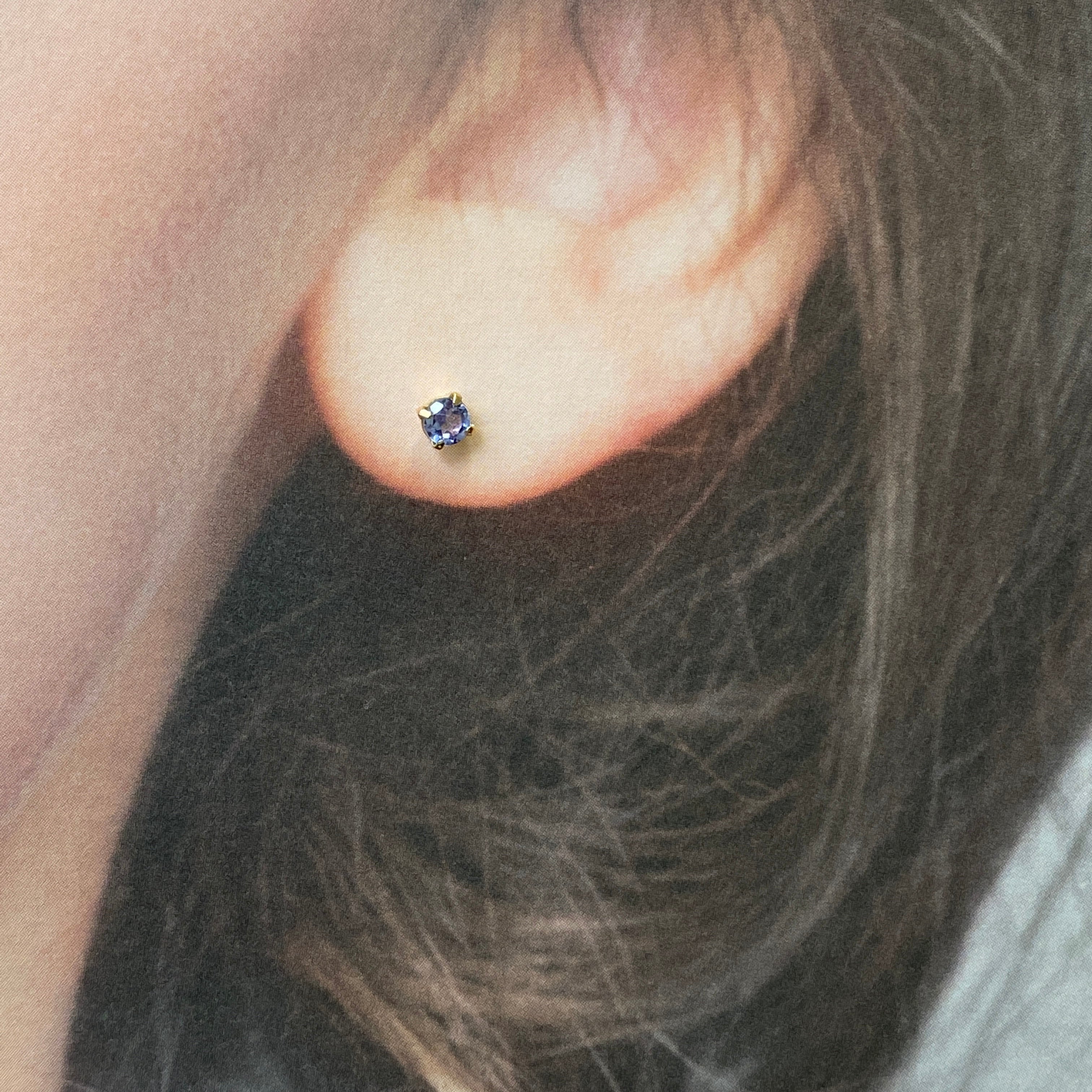 アクセサリー【3mm】タンザナイトのシンプルスタッドピアス K18YG - ピアス