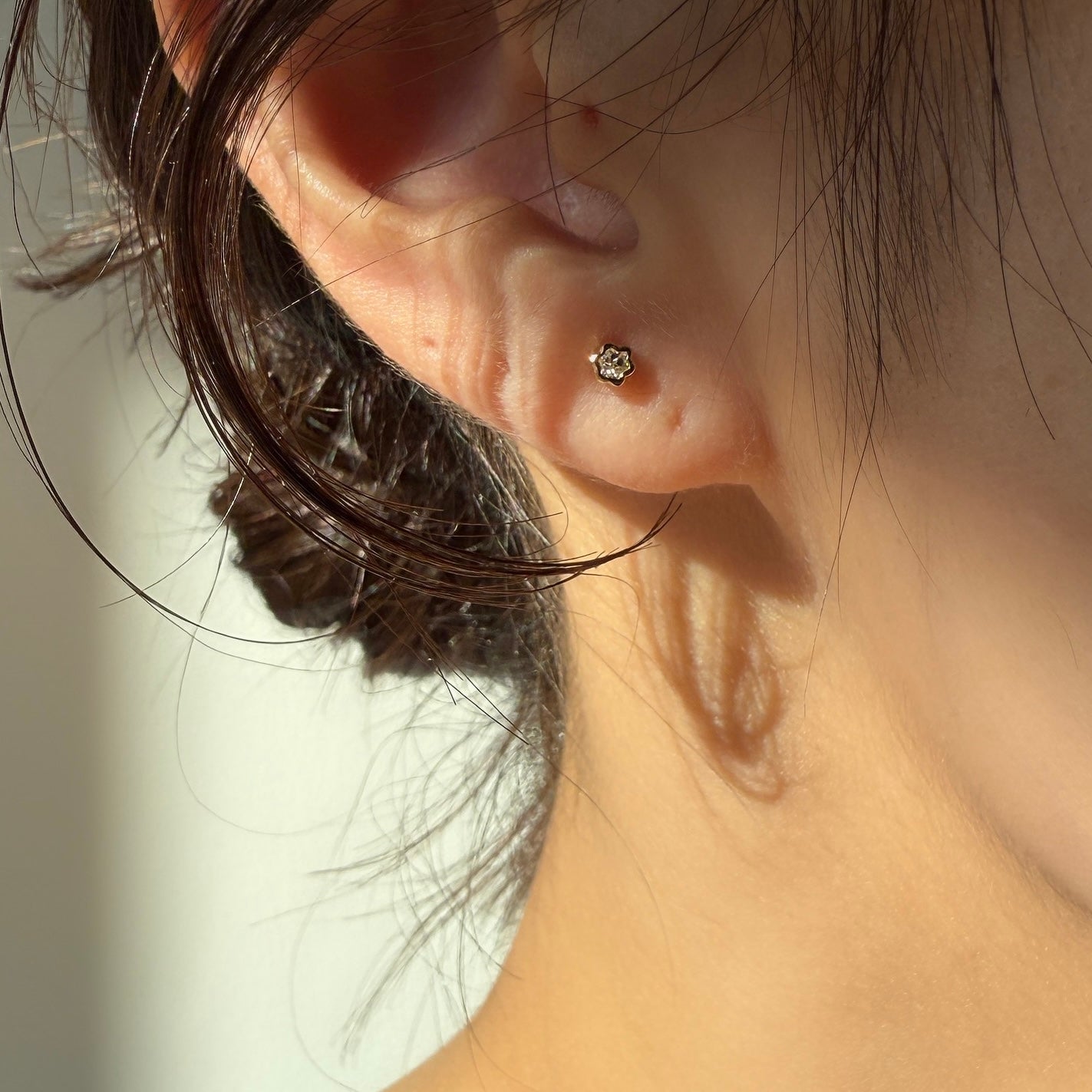 ＜NEW＞K18フラワー型ダイヤモンドピアス