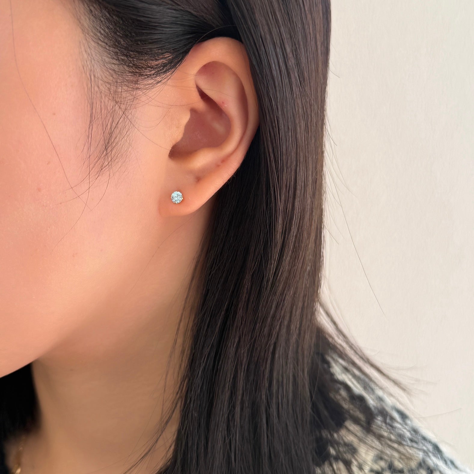 NEW＞K18ブルージルコンピアス