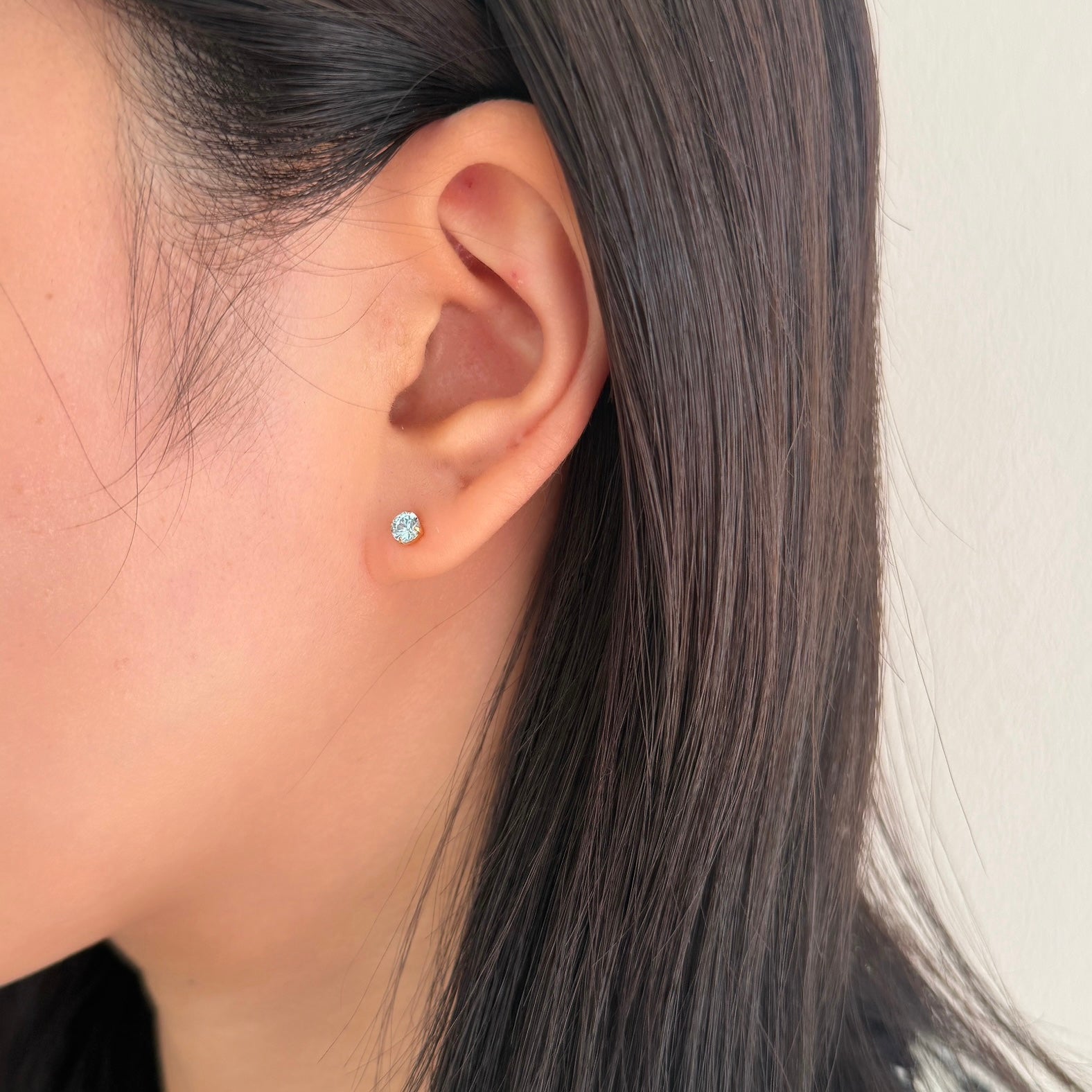 NEW＞K18ブルージルコンピアス