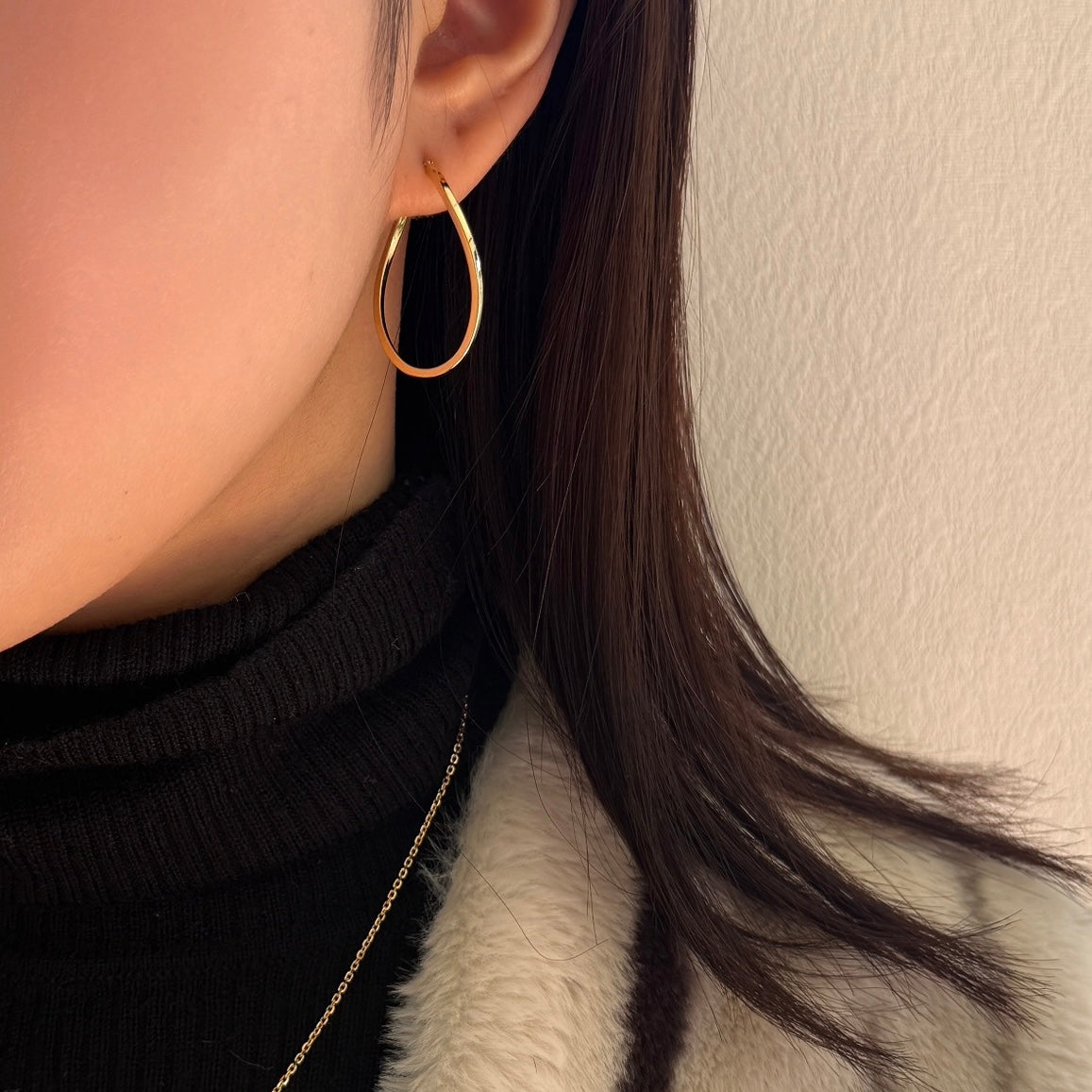 ＜NEW＞K18オーバルツイストフープピアス