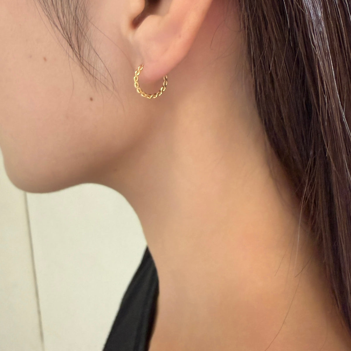 【お買い得ジュエリー】K18ツイストフープピアス