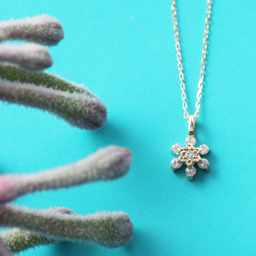 ＜クリスマス限定＞【受注生産品】K18 フラワーダイヤモンドネックレスミニ