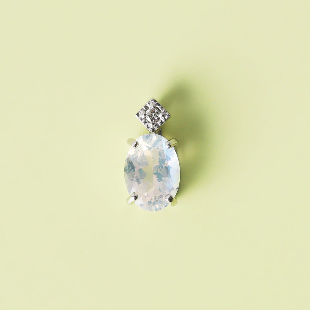 pt900刻印 プラチナ天然ロイヤルブルームーンストーン5㎜　ネックレストップ NEW＞Pt900ロイヤルブルームーンストーンペンダントトップ