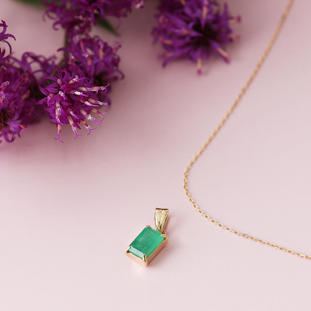 ＜NEW＞K18スクエアエメラルドペンダントトップ