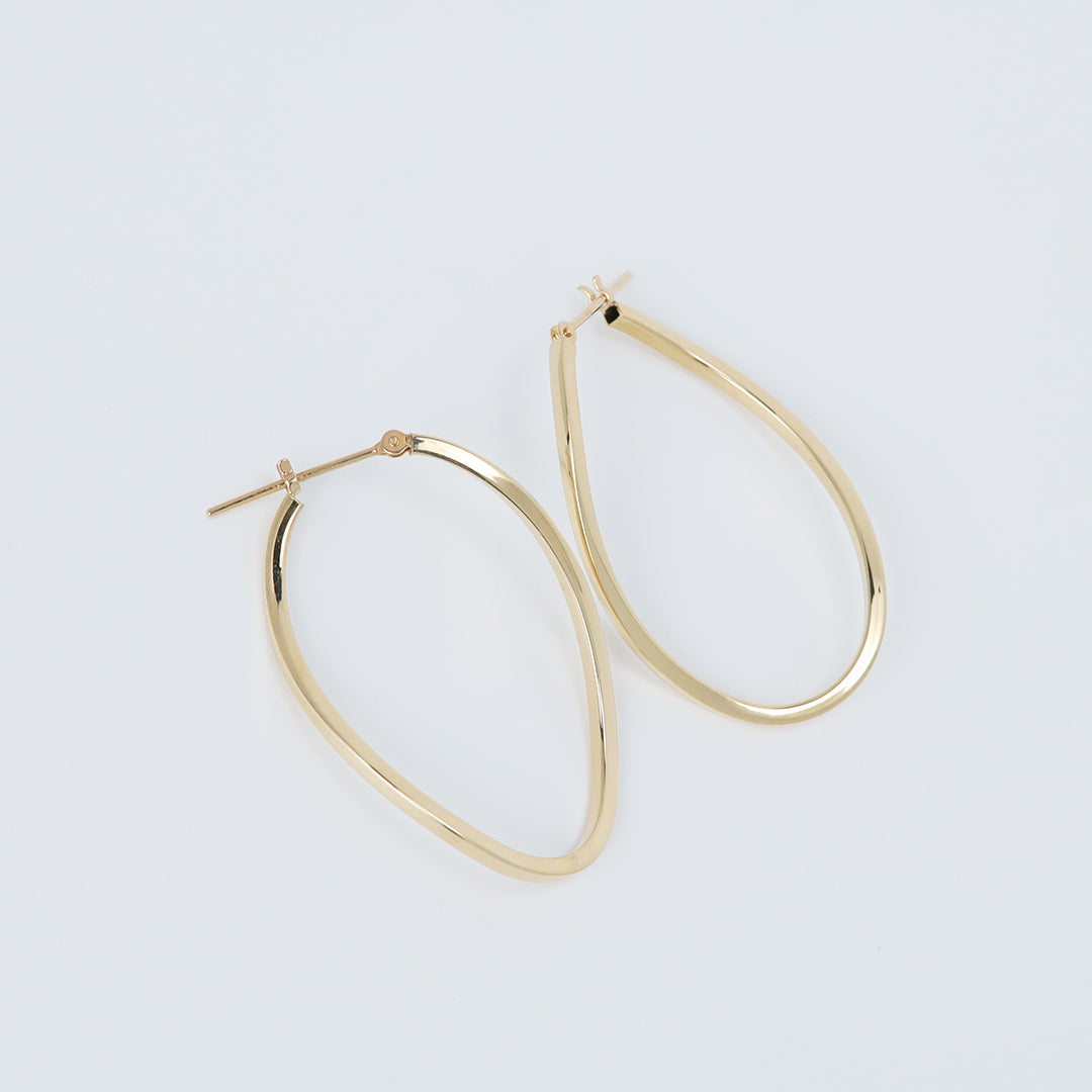 NEW＞K18オーバルツイストフープピアス