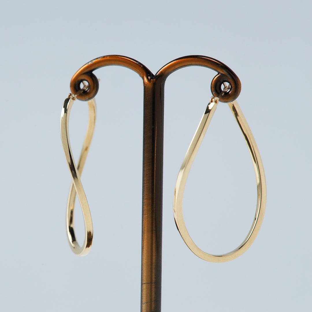 NEW＞K18オーバルツイストフープピアス