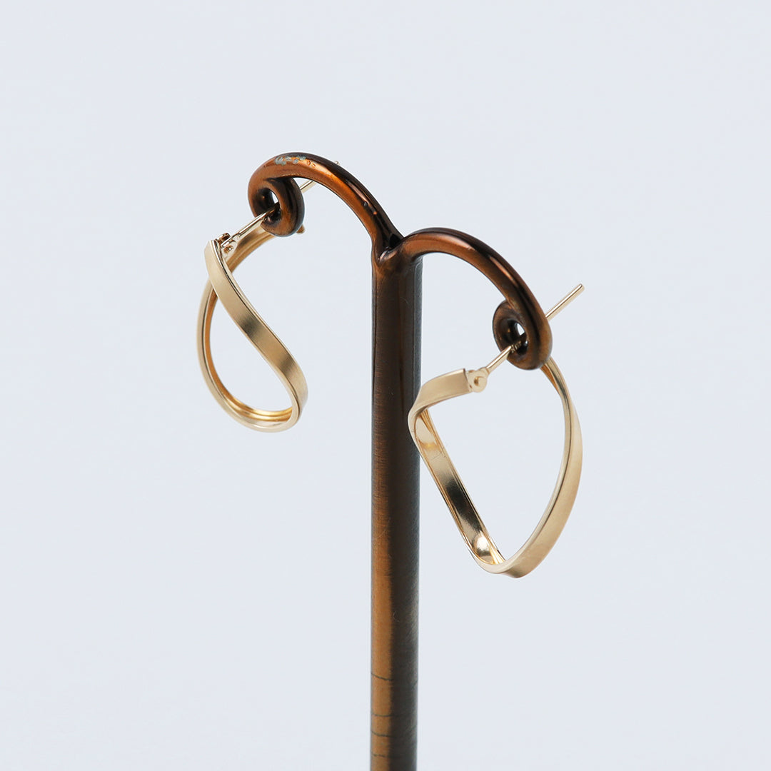 NEW＞K18サテンウェーブフープピアス