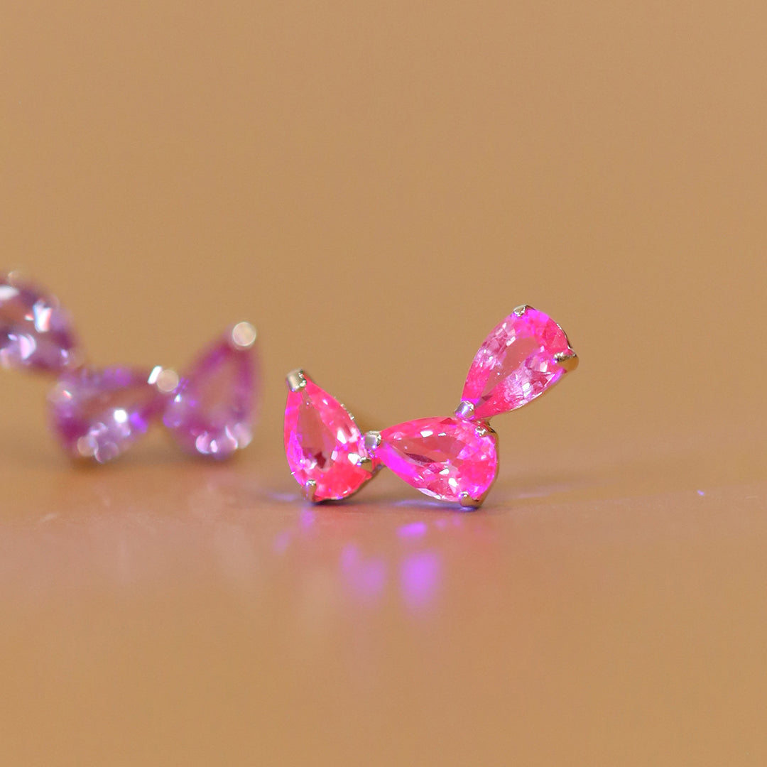 ＜NEW＞K18ノーヒートパープルサファイアツユ3粒ピアス