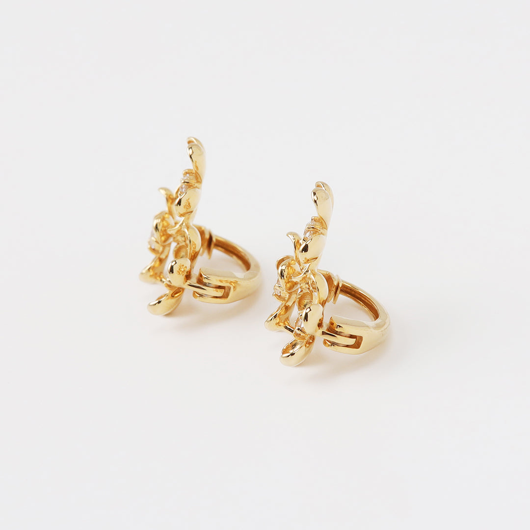 ＜NEW＞SV925金メッキフラワーピアリング