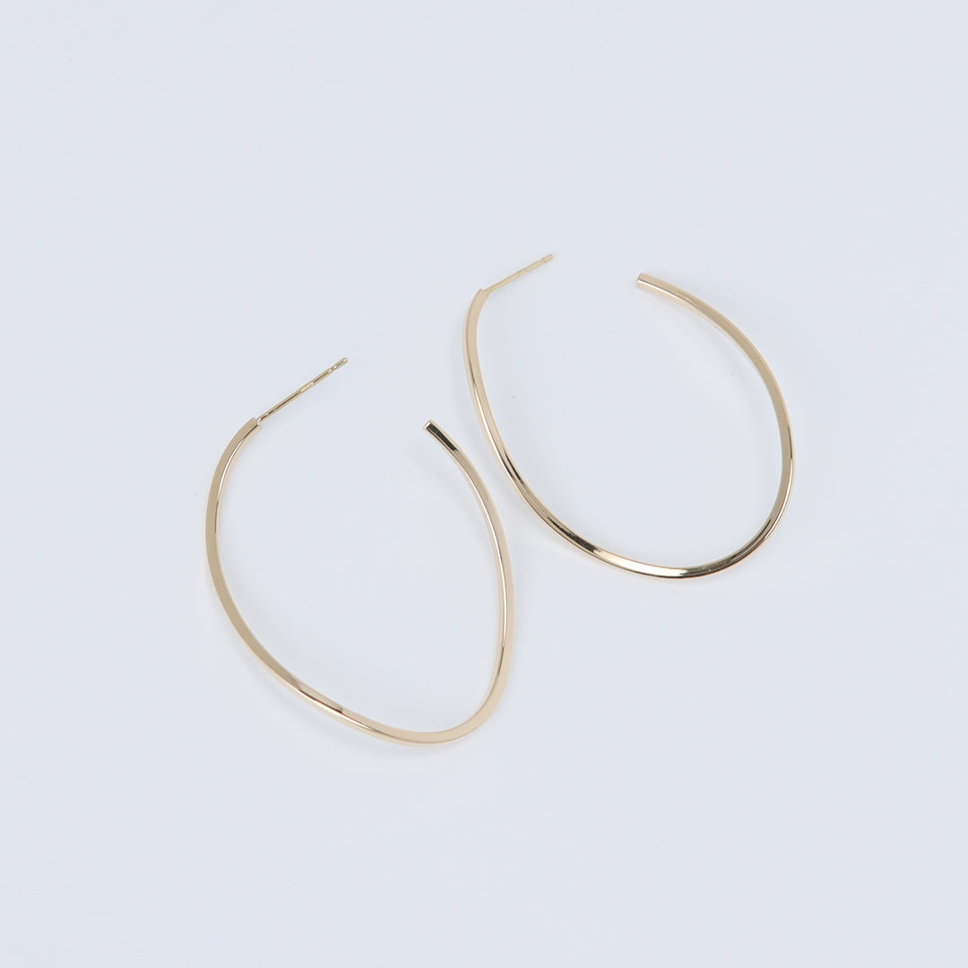 新品 大人気商品  K18大ぶりひねりピアス アクセサリー