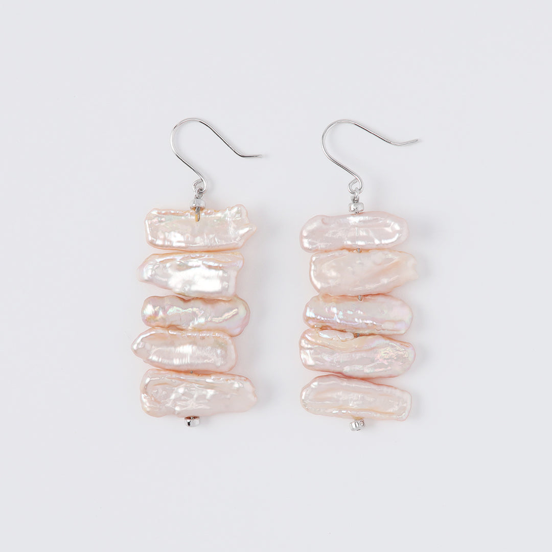 Pt900変形ピンク淡水パールフックピアス