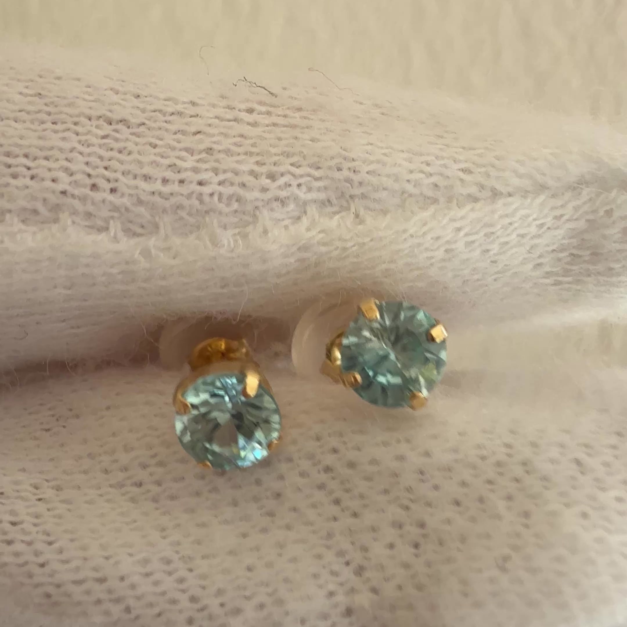 NEW＞K18ブルージルコンピアス